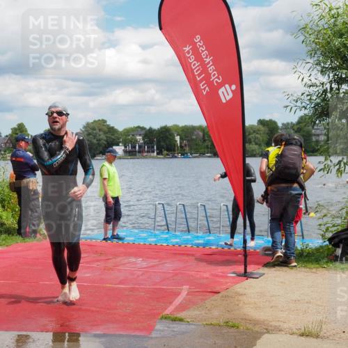 16.06.2024 - 7 Türme Triathlon KatJ http://msf.ph/oto/6317679 16.06.2024 11:54:07 Schwimmen 133, 309, 318, 340, 342, 385, 445, 461, 498, 509, 524, 528, 547, 584, 607 meine-sportfotos.de