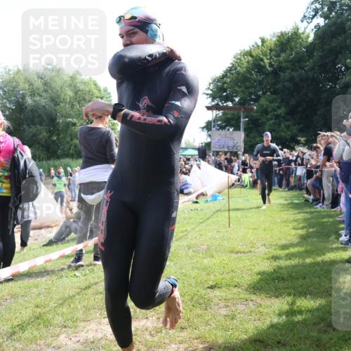16.06.2024 - 26. Vierlanden-Triathlon Lena Gebhardt http://msf.ph/oto/6317726 16.06.2024 10:56:06 Schwimmen 278, 293, 294, 310, 318, 321, 326, 336, 339, 278, 293, 294, 310, 318, 321, 326, 336, 339 meine-sportfotos.de