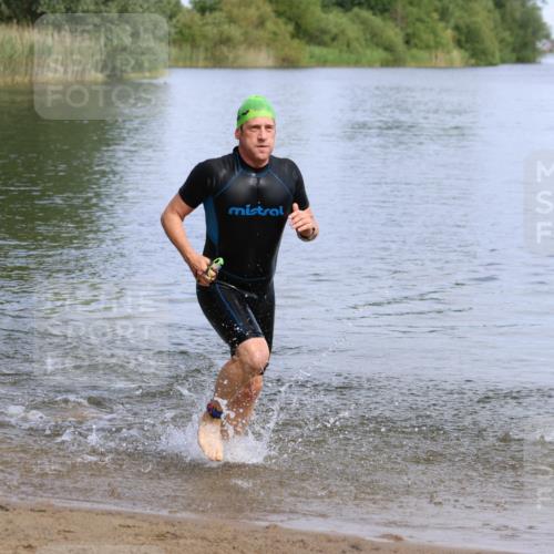 16.06.2024 - 26. Vierlanden-Triathlon Strokosch-Dieckow http://msf.ph/oto/6317783 16.06.2024 10:07:40 Schwimmen 207, 207 meine-sportfotos.de