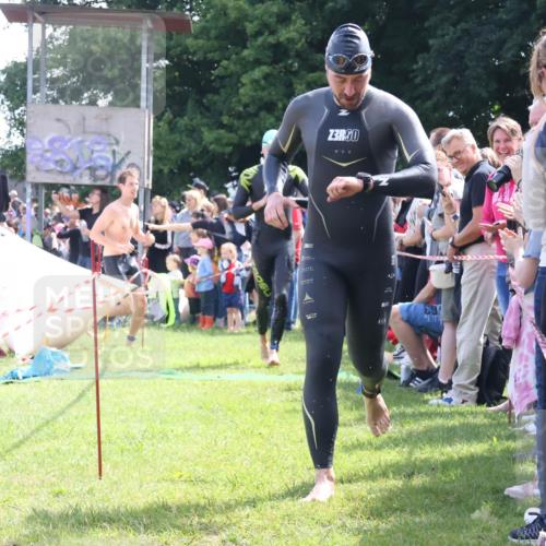 16.06.2024 - 26. Vierlanden-Triathlon Lena Gebhardt http://msf.ph/oto/6317812 16.06.2024 10:56:19 Schwimmen 256, 274, 282, 301, 310, 314, 336, 339, 256, 274, 282, 301, 310, 314, 336, 339 meine-sportfotos.de