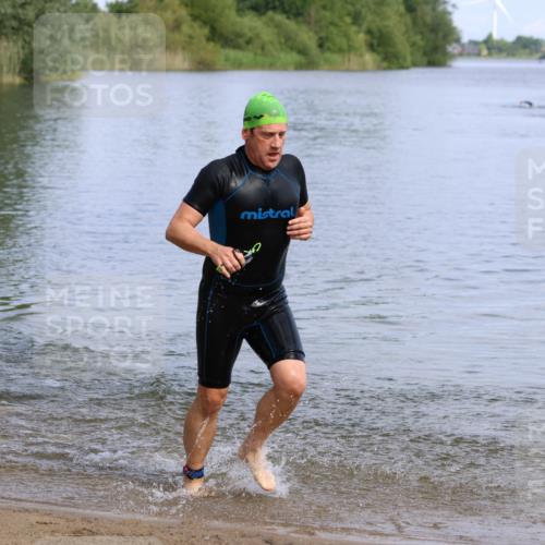16.06.2024 - 26. Vierlanden-Triathlon Strokosch-Dieckow http://msf.ph/oto/6317828 16.06.2024 10:07:40 Schwimmen 207, 207 meine-sportfotos.de