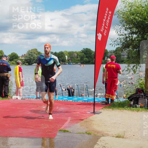 16.06.2024 - 7 Türme Triathlon KatJ http://msf.ph/oto/6317891 16.06.2024 11:54:37 Schwimmen 310, 311, 318, 321, 342, 364, 383, 388, 394, 461, 484, 490, 501, 509, 524, 528, 533, 543, 547, 585, 607, 610 meine-sportfotos.de