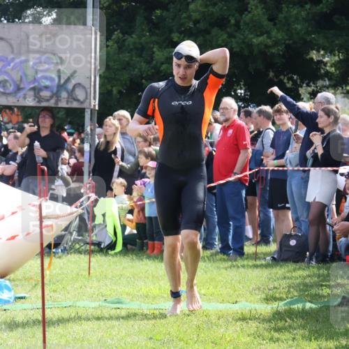 16.06.2024 - 26. Vierlanden-Triathlon Lena Gebhardt http://msf.ph/oto/6317958 16.06.2024 10:56:51 Schwimmen 231, 287, 289, 296, 313, 324, 352, 231, 287, 289, 296, 313, 324, 352 meine-sportfotos.de