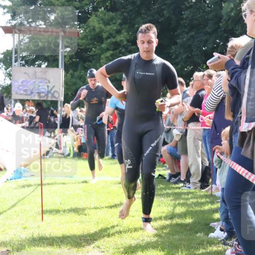 16.06.2024 - 26. Vierlanden-Triathlon Lena Gebhardt http://msf.ph/oto/6318027 16.06.2024 10:57:02 Schwimmen 287, 289, 313, 324, 329, 287, 289, 313, 324, 329 meine-sportfotos.de