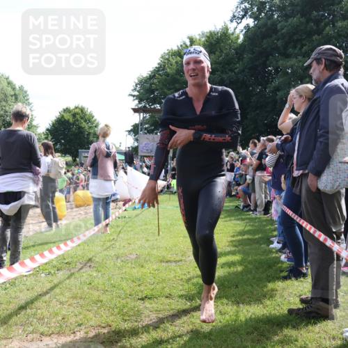 16.06.2024 - 26. Vierlanden-Triathlon Lena Gebhardt http://msf.ph/oto/6318075 16.06.2024 10:57:08 Schwimmen 228, 289, 313, 329, 348, 228, 289, 313, 329, 348 meine-sportfotos.de