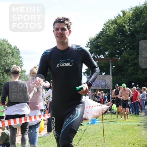 16.06.2024 - 26. Vierlanden-Triathlon Lena Gebhardt http://msf.ph/oto/6318108 16.06.2024 10:57:19 Schwimmen 228, 239, 260, 295, 329, 348, 228, 239, 260, 295, 329, 348 meine-sportfotos.de