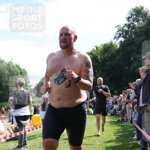 16.06.2024 - 26. Vierlanden-Triathlon Lena Gebhardt http://msf.ph/oto/6318174 16.06.2024 10:57:32 Schwimmen 239, 260, 290, 295, 239, 260, 290, 295 meine-sportfotos.de