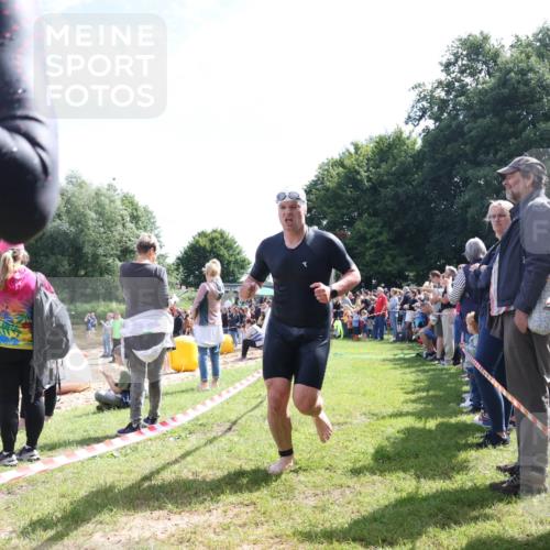 16.06.2024 - 26. Vierlanden-Triathlon Lena Gebhardt http://msf.ph/oto/6318207 16.06.2024 10:57:37 Schwimmen 239, 290, 306, 239, 290, 306 meine-sportfotos.de