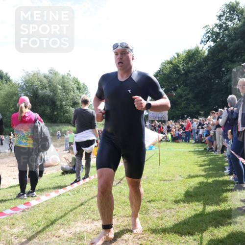 16.06.2024 - 26. Vierlanden-Triathlon Lena Gebhardt http://msf.ph/oto/6318214 16.06.2024 10:57:38 Schwimmen 239, 290, 306, 239, 290, 306 meine-sportfotos.de