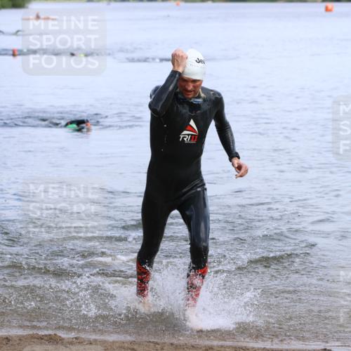 16.06.2024 - 26. Vierlanden-Triathlon Strokosch-Dieckow http://msf.ph/oto/6318398 16.06.2024 10:09:38 Schwimmen 217, 223, 217, 223 meine-sportfotos.de