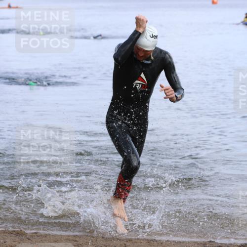 16.06.2024 - 26. Vierlanden-Triathlon Strokosch-Dieckow http://msf.ph/oto/6318419 16.06.2024 10:09:38 Schwimmen 217, 223, 217, 223 meine-sportfotos.de