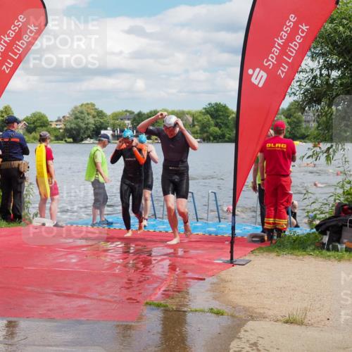 16.06.2024 - 7 Türme Triathlon KatJ http://msf.ph/oto/6318583 16.06.2024 11:56:04 Schwimmen 320, 329, 371, 372, 384, 396, 402, 413, 430, 437, 443, 454, 463, 485, 551, 599, 616 meine-sportfotos.de