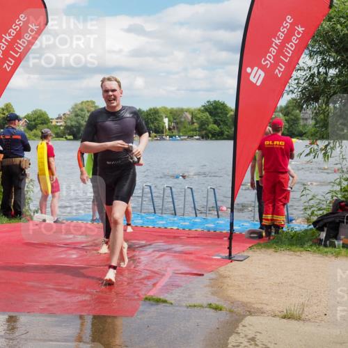 16.06.2024 - 7 Türme Triathlon KatJ http://msf.ph/oto/6318590 16.06.2024 11:56:05 Schwimmen 320, 329, 371, 372, 384, 396, 402, 413, 430, 437, 443, 454, 463, 485, 551, 599, 616 meine-sportfotos.de