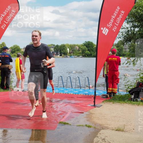 16.06.2024 - 7 Türme Triathlon KatJ http://msf.ph/oto/6318594 16.06.2024 11:56:06 Schwimmen 320, 329, 371, 372, 384, 396, 402, 413, 430, 437, 443, 454, 463, 485, 495, 551, 599, 616 meine-sportfotos.de