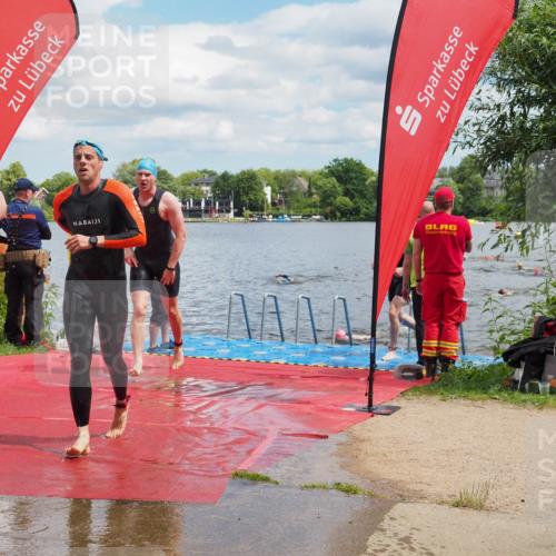 16.06.2024 - 7 Türme Triathlon KatJ http://msf.ph/oto/6318606 16.06.2024 11:56:06 Schwimmen 320, 329, 371, 372, 384, 396, 402, 413, 430, 437, 443, 454, 463, 485, 495, 551, 599, 616 meine-sportfotos.de