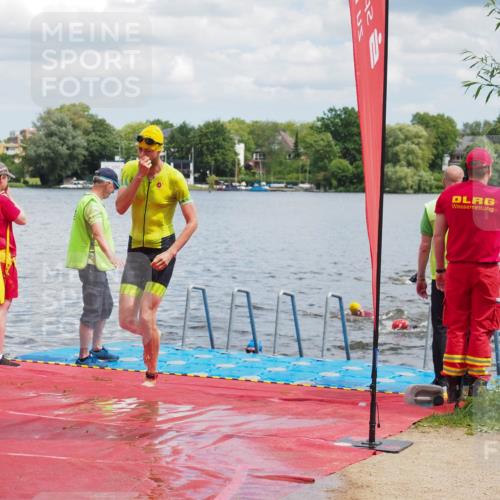 16.06.2024 - 7 Türme Triathlon KatJ http://msf.ph/oto/6318768 16.06.2024 11:56:32 Schwimmen 374, 382, 391, 404, 410, 413, 481, 485, 495, 523, 535, 541, 548, 575, 594, 599 meine-sportfotos.de