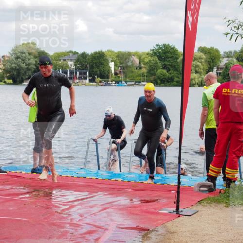 16.06.2024 - 7 Türme Triathlon KatJ http://msf.ph/oto/6318973 16.06.2024 11:57:02 Schwimmen 317, 344, 410, 523, 535, 541, 548, 560, 575 meine-sportfotos.de