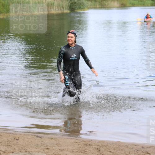 16.06.2024 - 26. Vierlanden-Triathlon Strokosch-Dieckow http://msf.ph/oto/6319476 16.06.2024 10:12:54 Schwimmen 184, 184 meine-sportfotos.de