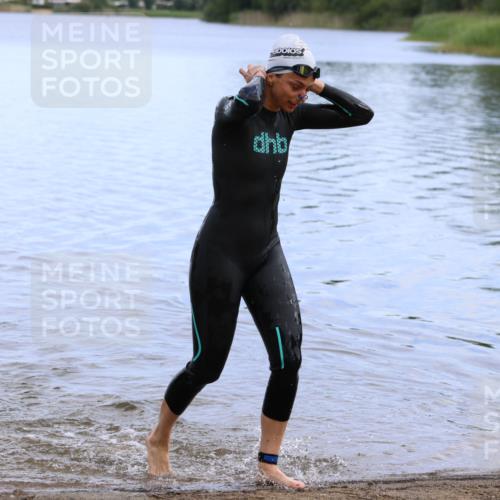 16.06.2024 - 26. Vierlanden-Triathlon Strokosch-Dieckow http://msf.ph/oto/6319878 16.06.2024 10:14:17 Schwimmen 186, 196, 186, 196 meine-sportfotos.de