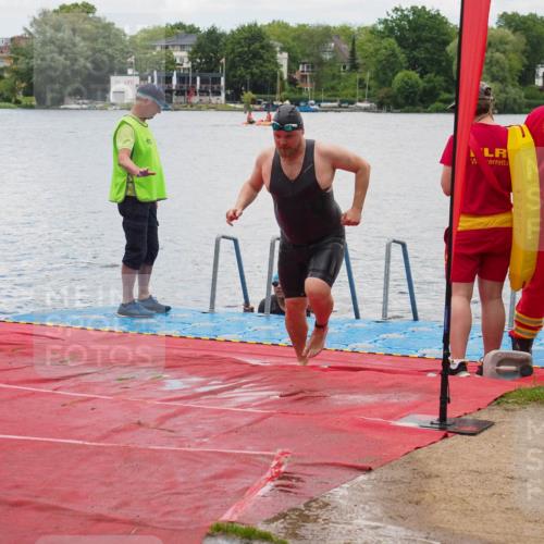 16.06.2024 - 7 Türme Triathlon KatJ http://msf.ph/oto/6320010 16.06.2024 12:02:12 Schwimmen 345, 403 meine-sportfotos.de