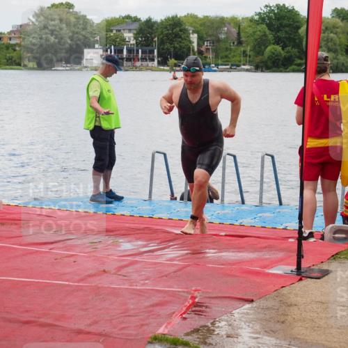 16.06.2024 - 7 Türme Triathlon KatJ http://msf.ph/oto/6320012 16.06.2024 12:02:12 Schwimmen 345, 403 meine-sportfotos.de