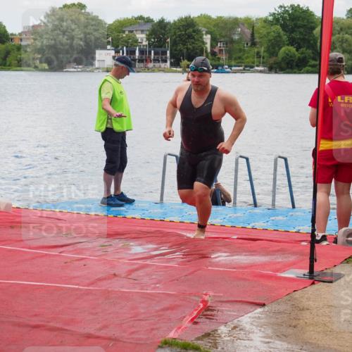 16.06.2024 - 7 Türme Triathlon KatJ http://msf.ph/oto/6320015 16.06.2024 12:02:12 Schwimmen 345, 403 meine-sportfotos.de