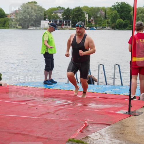 16.06.2024 - 7 Türme Triathlon KatJ http://msf.ph/oto/6320018 16.06.2024 12:02:13 Schwimmen 345, 403 meine-sportfotos.de