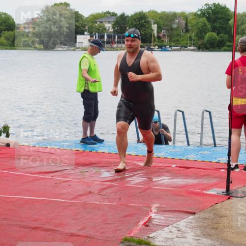 16.06.2024 - 7 Türme Triathlon KatJ http://msf.ph/oto/6320022 16.06.2024 12:02:13 Schwimmen 345, 403 meine-sportfotos.de