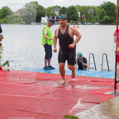 16.06.2024 - 7 Türme Triathlon KatJ http://msf.ph/oto/6320027 16.06.2024 12:02:13 Schwimmen 345, 403 meine-sportfotos.de