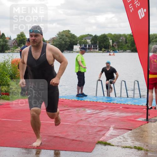 16.06.2024 - 7 Türme Triathlon KatJ http://msf.ph/oto/6320041 16.06.2024 12:02:14 Schwimmen 345, 403 meine-sportfotos.de