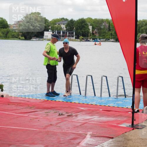 16.06.2024 - 7 Türme Triathlon KatJ http://msf.ph/oto/6320053 16.06.2024 12:02:16 Schwimmen 345, 403 meine-sportfotos.de
