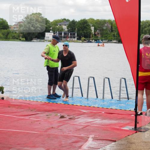 16.06.2024 - 7 Türme Triathlon KatJ http://msf.ph/oto/6320060 16.06.2024 12:02:16 Schwimmen 345, 403 meine-sportfotos.de
