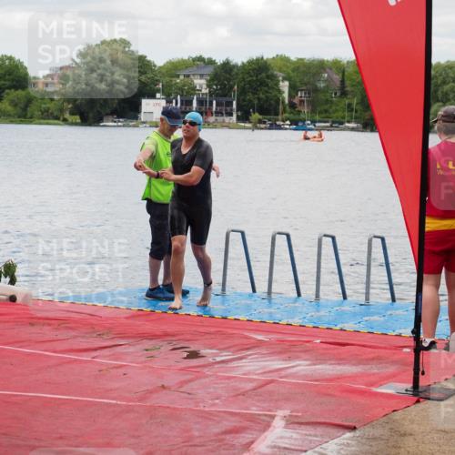 16.06.2024 - 7 Türme Triathlon KatJ http://msf.ph/oto/6320067 16.06.2024 12:02:16 Schwimmen 345, 403 meine-sportfotos.de