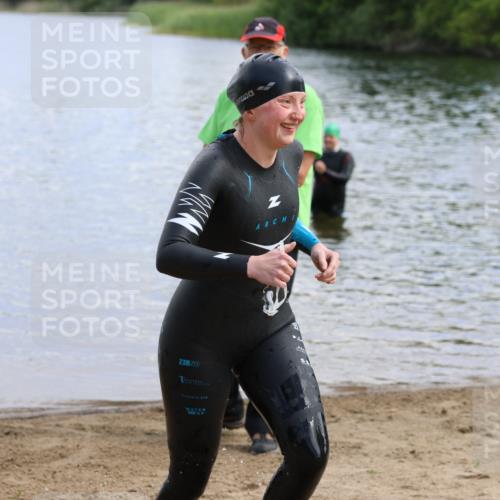 16.06.2024 - 26. Vierlanden-Triathlon Strokosch-Dieckow http://msf.ph/oto/6320072 16.06.2024 10:42:36 Schwimmen 195, 195 meine-sportfotos.de