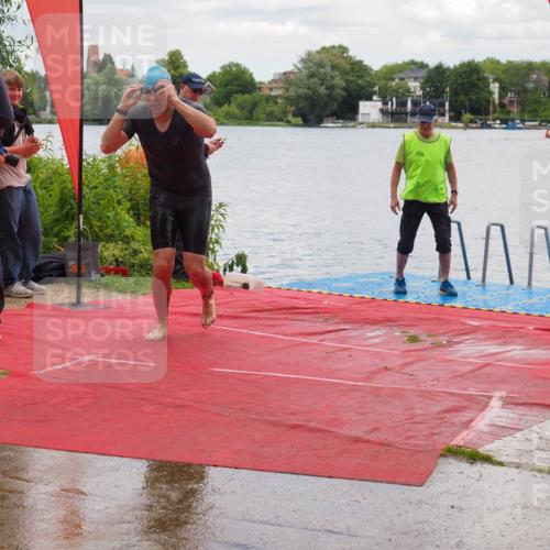16.06.2024 - 7 Türme Triathlon KatJ http://msf.ph/oto/6320091 16.06.2024 12:02:19 Schwimmen 345, 403 meine-sportfotos.de