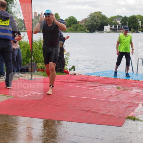 16.06.2024 - 7 Türme Triathlon KatJ http://msf.ph/oto/6320099 16.06.2024 12:02:19 Schwimmen 345, 403 meine-sportfotos.de