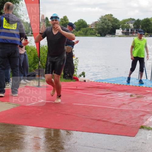 16.06.2024 - 7 Türme Triathlon KatJ http://msf.ph/oto/6320102 16.06.2024 12:02:19 Schwimmen 345, 403 meine-sportfotos.de