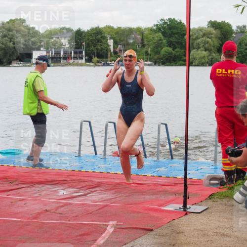 16.06.2024 - 7 Türme Triathlon KatJ http://msf.ph/oto/6320176 16.06.2024 12:07:22 Schwimmen 54, 67, 129, 517, 571 meine-sportfotos.de