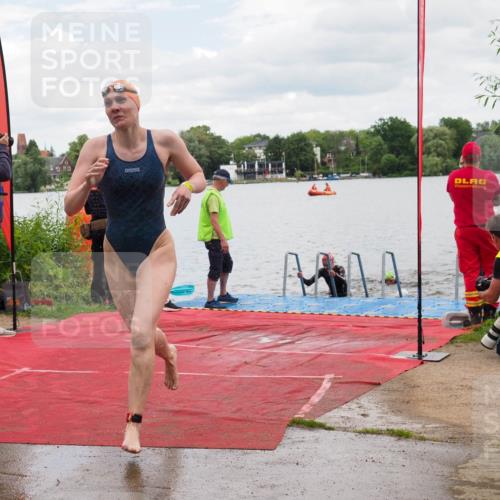 16.06.2024 - 7 Türme Triathlon KatJ http://msf.ph/oto/6320189 16.06.2024 12:07:24 Schwimmen 54, 67, 517, 571 meine-sportfotos.de