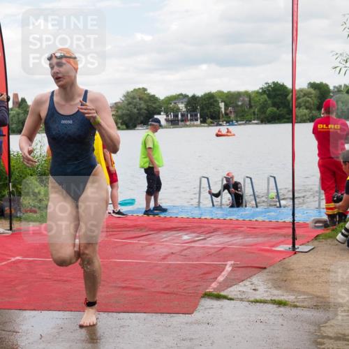 16.06.2024 - 7 Türme Triathlon KatJ http://msf.ph/oto/6320193 16.06.2024 12:07:24 Schwimmen 54, 67, 517, 571 meine-sportfotos.de