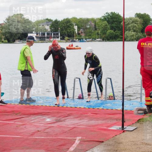 16.06.2024 - 7 Türme Triathlon KatJ http://msf.ph/oto/6320222 16.06.2024 12:07:27 Schwimmen 54, 67, 517, 571 meine-sportfotos.de