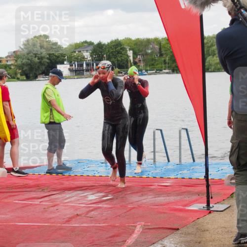 16.06.2024 - 7 Türme Triathlon KatJ http://msf.ph/oto/6320309 16.06.2024 12:07:35 Schwimmen 54, 67, 440, 571, 592 meine-sportfotos.de