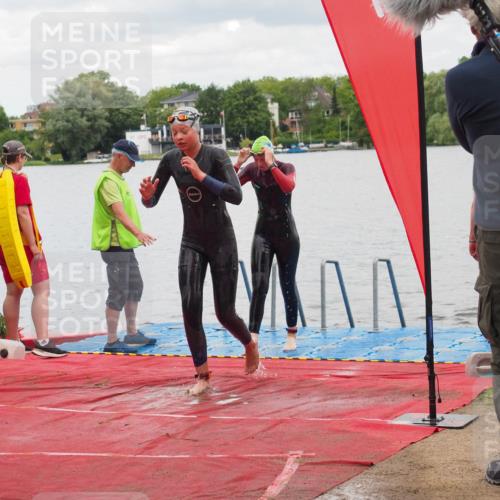16.06.2024 - 7 Türme Triathlon KatJ http://msf.ph/oto/6320316 16.06.2024 12:07:35 Schwimmen 54, 67, 440, 571, 592 meine-sportfotos.de
