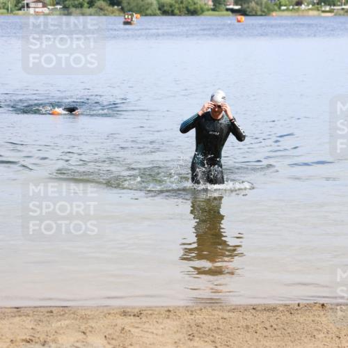 16.06.2024 - 26. Vierlanden-Triathlon Strokosch-Dieckow http://msf.ph/oto/6320323 16.06.2024 10:53:46 Schwimmen 241, 241 meine-sportfotos.de