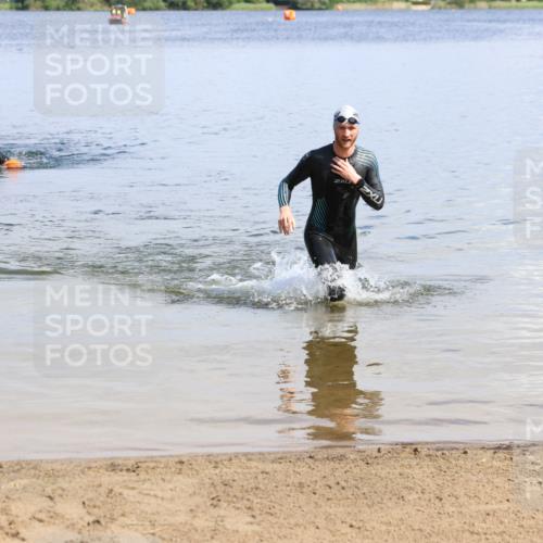 16.06.2024 - 26. Vierlanden-Triathlon Strokosch-Dieckow http://msf.ph/oto/6320387 16.06.2024 10:53:47 Schwimmen 241, 241 meine-sportfotos.de