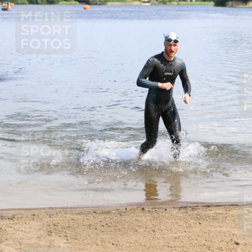 16.06.2024 - 26. Vierlanden-Triathlon Strokosch-Dieckow http://msf.ph/oto/6320496 16.06.2024 10:53:48 Schwimmen 241, 241 meine-sportfotos.de