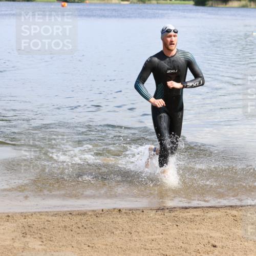 16.06.2024 - 26. Vierlanden-Triathlon Strokosch-Dieckow http://msf.ph/oto/6320532 16.06.2024 10:53:49 Schwimmen 241, 241 meine-sportfotos.de