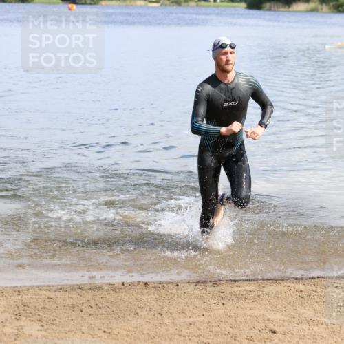 16.06.2024 - 26. Vierlanden-Triathlon Strokosch-Dieckow http://msf.ph/oto/6320543 16.06.2024 10:53:49 Schwimmen 241, 241 meine-sportfotos.de