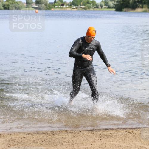 16.06.2024 - 26. Vierlanden-Triathlon Strokosch-Dieckow http://msf.ph/oto/6320597 16.06.2024 10:54:00 Schwimmen 241, 263, 241, 263 meine-sportfotos.de