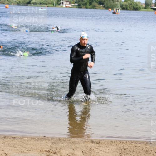 16.06.2024 - 26. Vierlanden-Triathlon Strokosch-Dieckow http://msf.ph/oto/6320717 16.06.2024 10:54:23 Schwimmen 266, 266 meine-sportfotos.de
